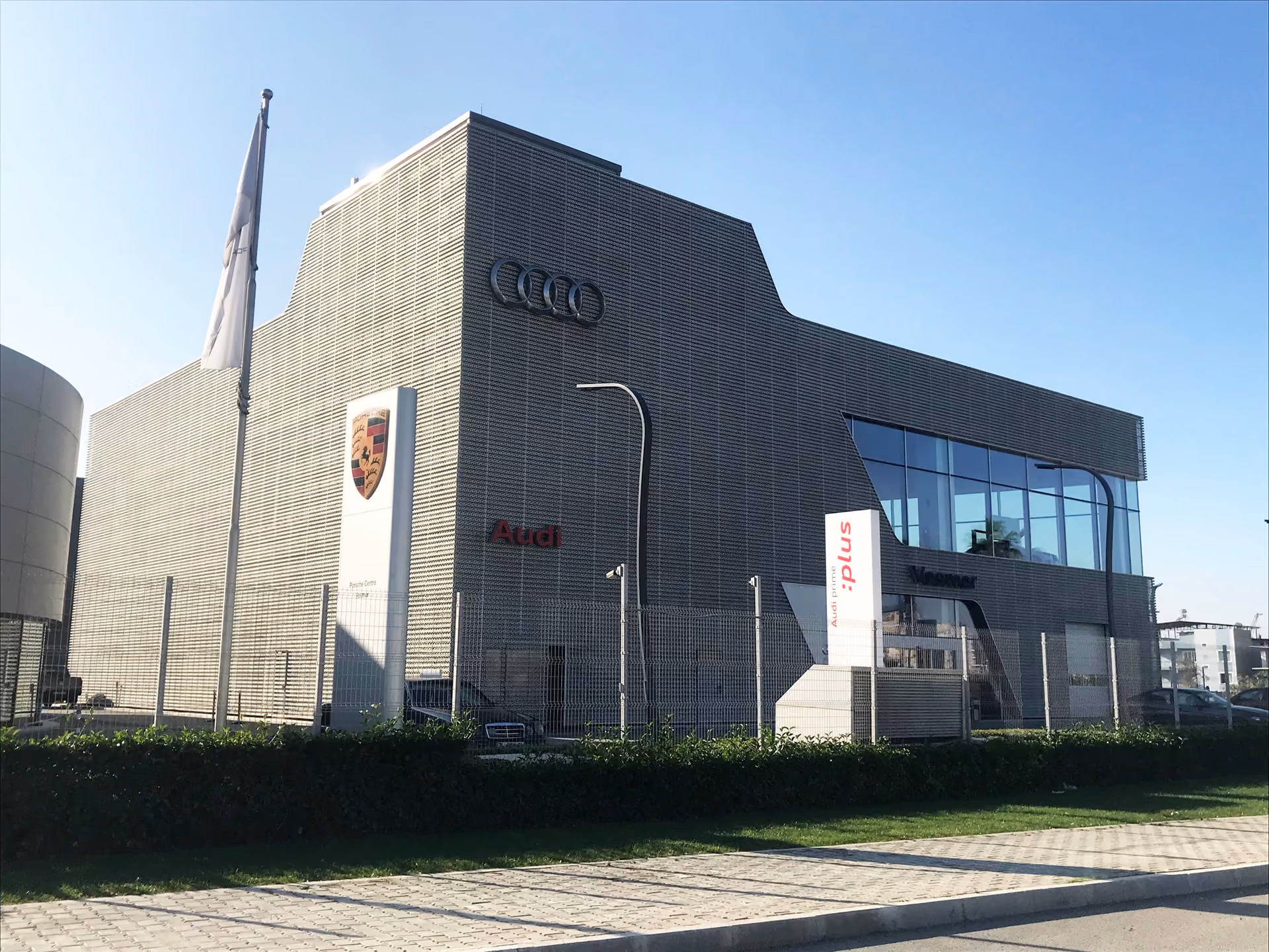 Vosmer Automotive Flagship, photographs