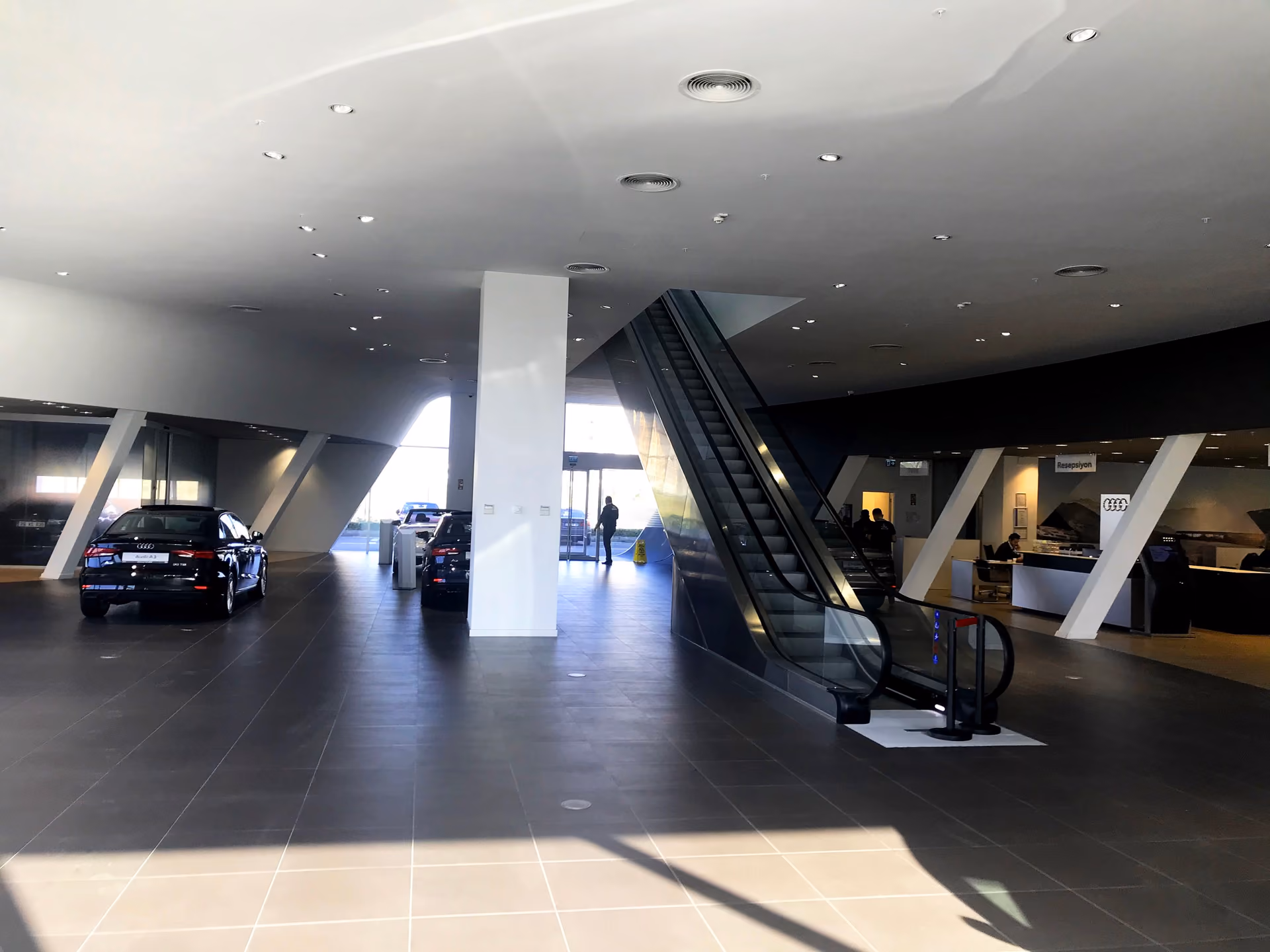 Vosmer Automotive Flagship, photographs