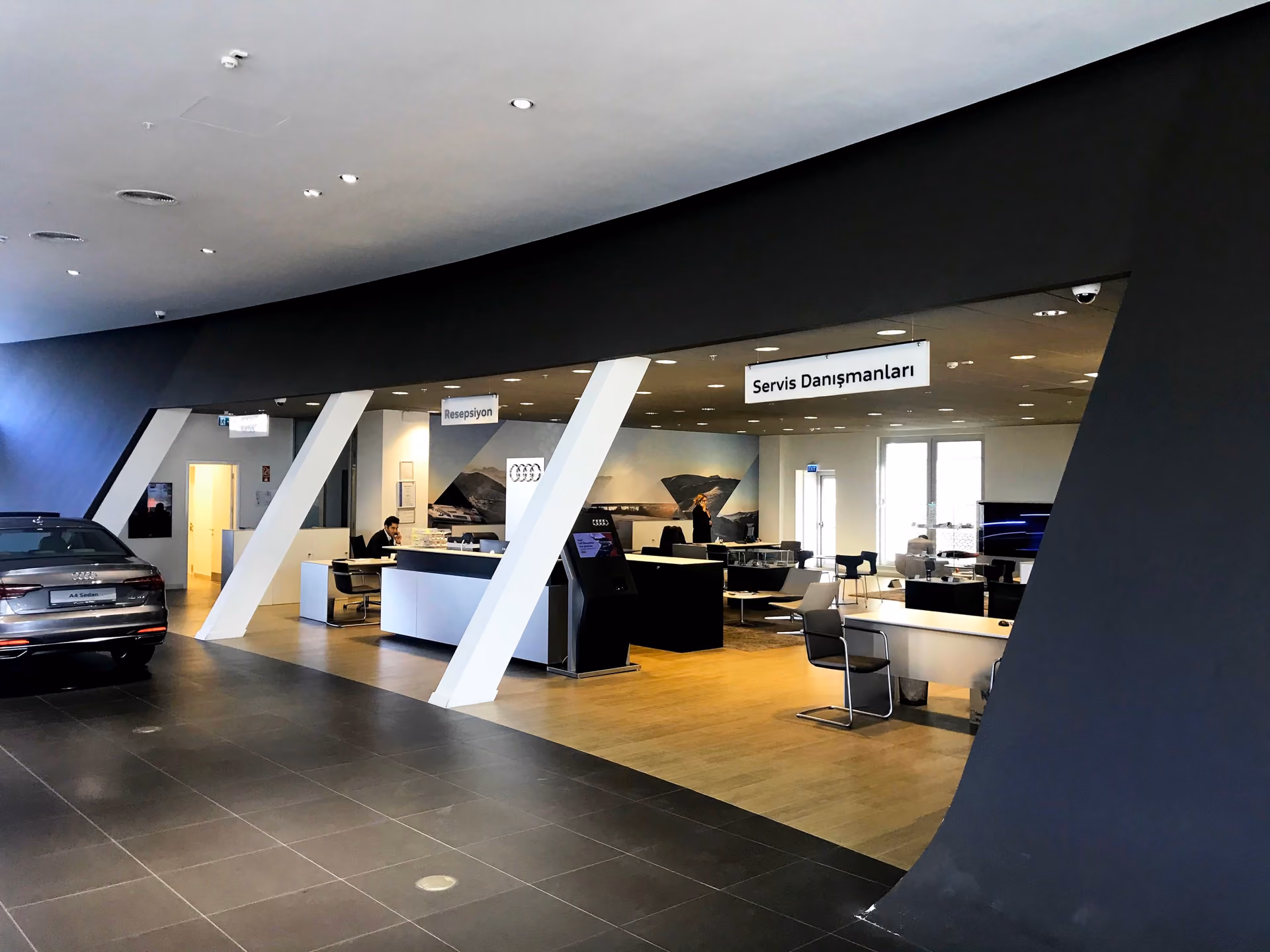 Vosmer Automotive Flagship, photographs